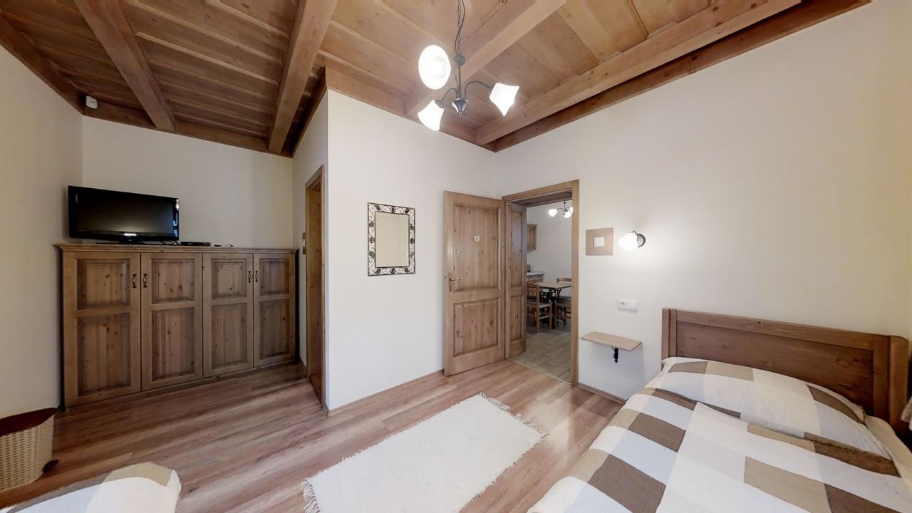 Toth Vendeghaz Es Apartmanhaz Ujfeherto Exterior photo