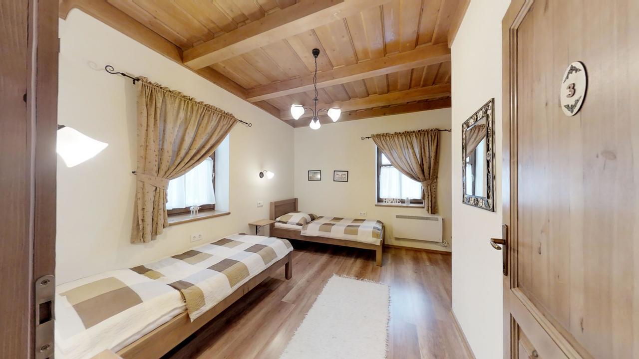 Toth Vendeghaz Es Apartmanhaz Ujfeherto Exterior photo