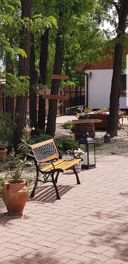 Toth Vendeghaz Es Apartmanhaz Ujfeherto Exterior photo