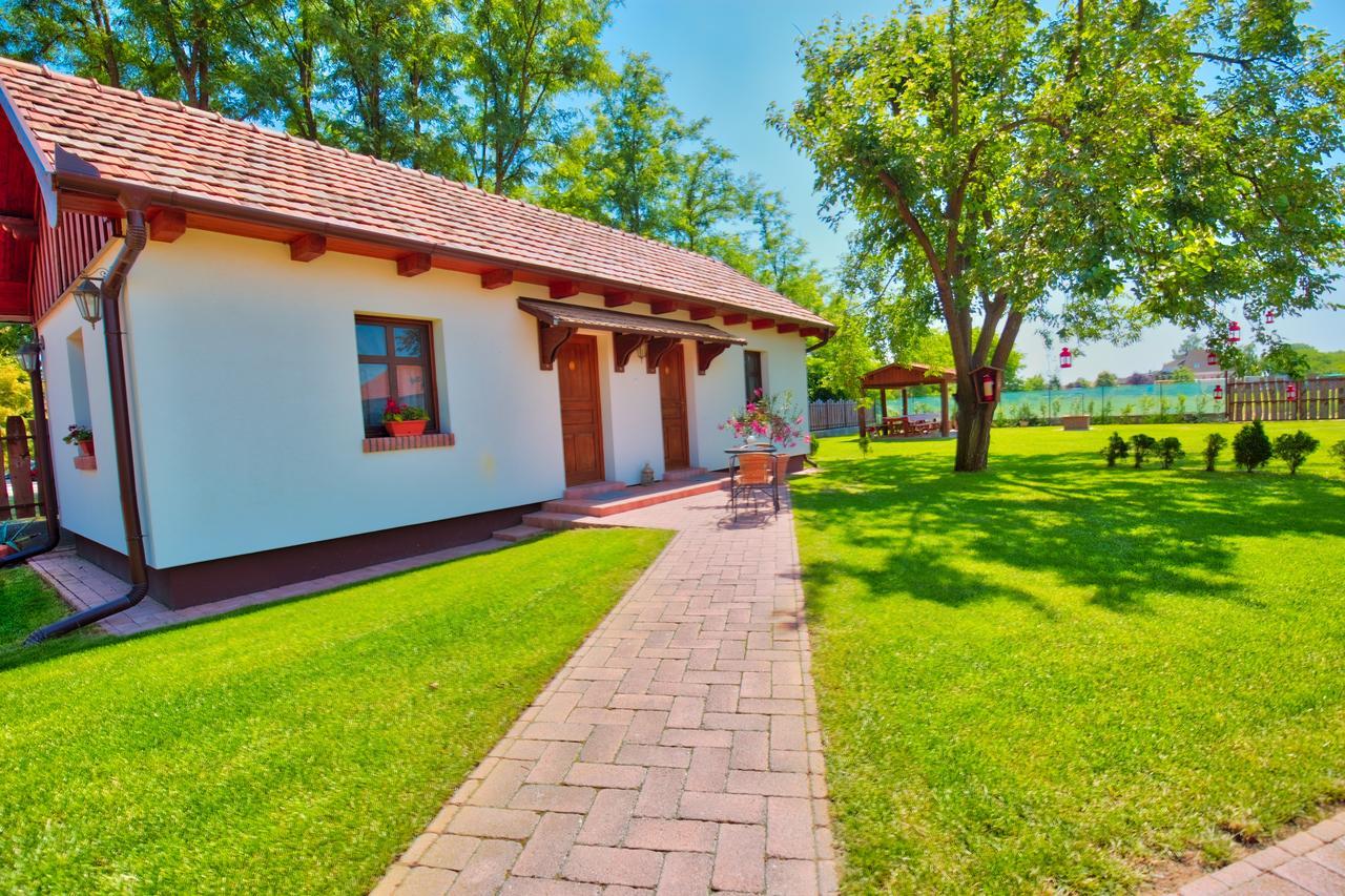 Toth Vendeghaz Es Apartmanhaz Ujfeherto Exterior photo